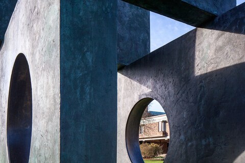 Barbara-Hepworth_churchill_col2