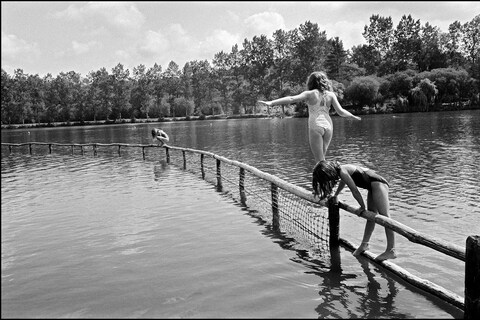 Magnum Square Print Sale: On the Horizon