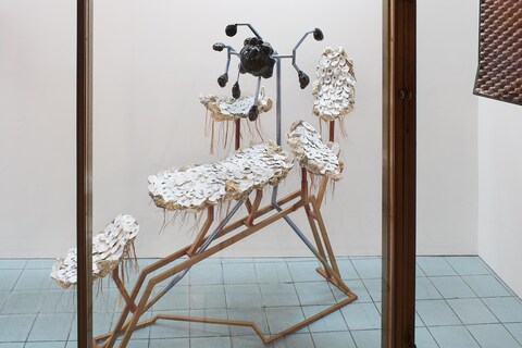 Agata Ingarden, Heartache, Tie-over Shot 07
