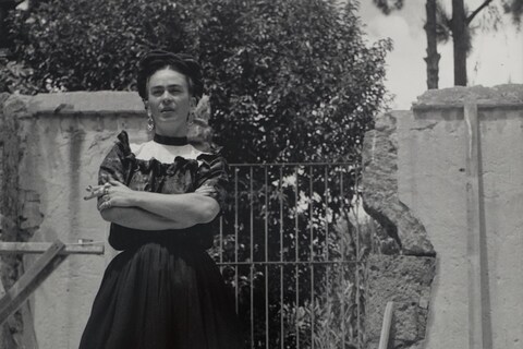 Lola Alvarez Bravo, Frida with her hairless dog, 2