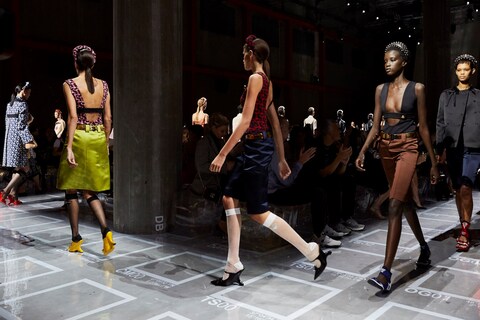Prada Donna SS19_Final Parade 05