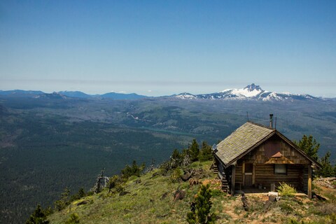 BackcountryArchive_ConnorOBrien_SistersOR_HR_01 - 