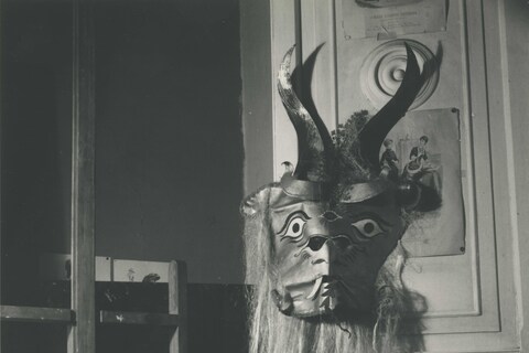 Kati Horna, Mujer y mascara, Ciudad de Mexico, 20 