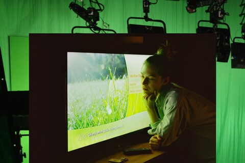 6_Green Screen_YouDoVoodoo PollyBrown