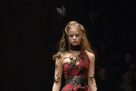 Alexander McQueen, Widows of Culloden, Autumn/Winter 2006-20