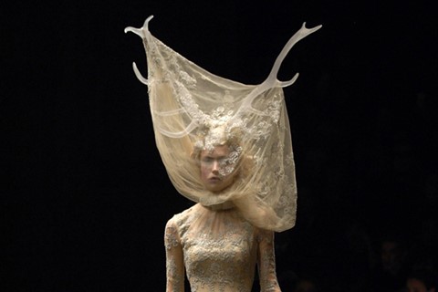 Alexander McQueen, Widows of Culloden, Autumn/Winter 2006-20