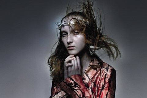 Nika wears thorn print silk satin coat Jack the Ripper Stalk