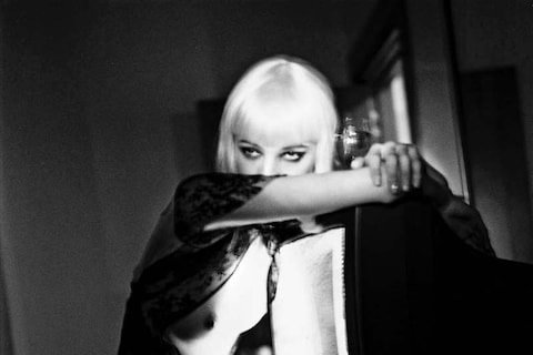 Helmut Newton, Blonde and TV Hotel Gallia, Milan, 2002