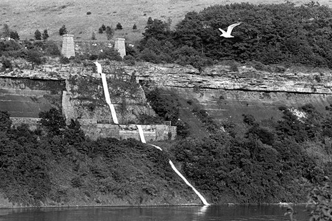 Niagara-Gorge-Path-Relocated,-1975