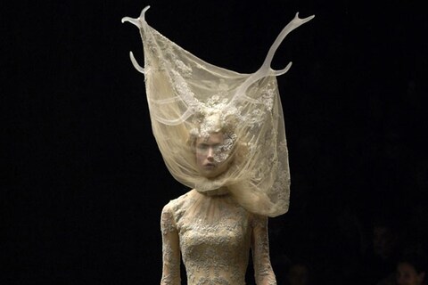 Alexander McQueen, Widows of Culloden, autumn/winter 2006-20