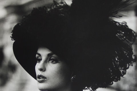 Dorothy + feathered hat + coffee, Rome, 1962