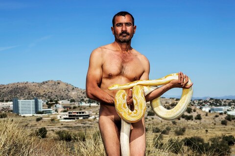 Cucaracha book Pieter Hugo photographer