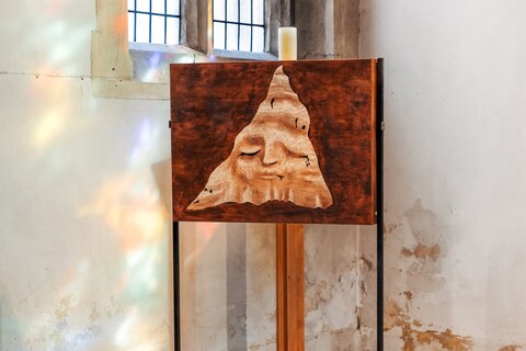 orfeo-tagiuri-the-stations-of-the-cross-installati