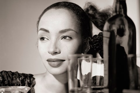 015-Sade-with-Cocktails-1
