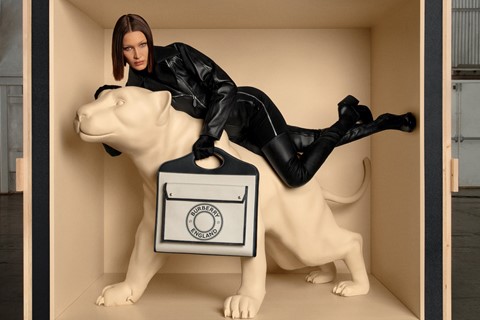 Burberry introduces the Pocket Bag campaign starri