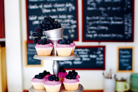 Cakes in the Violet Bakery