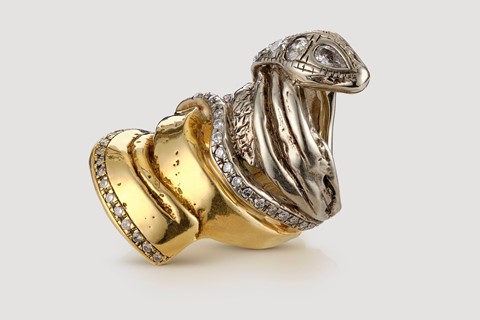 HunRod, Snake (2021), photography by Oliver Beamis