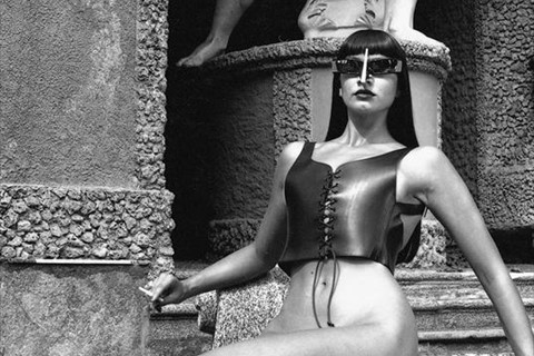 Helmut Newton, Panoramic Nude, Villa d&#180;Este, Lake Como, 1989