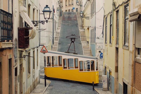 047-lisbon-tram-@jackspiceradams