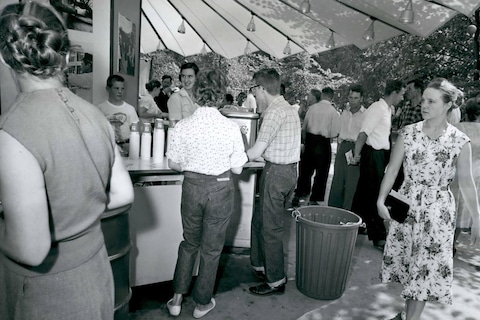 PHO_DR016A_LI_036_001_LeviStraussIntl_1967