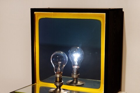 Bill Culbert, Bulb Box Reflection II (1975)