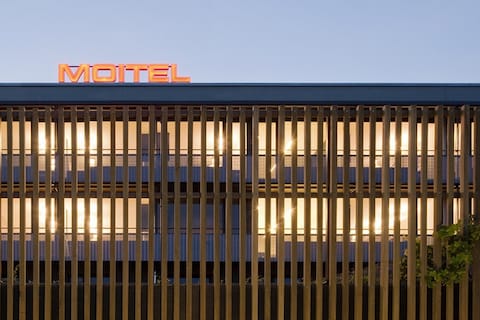Mo&#239;tel, La Neuveville, Switzerland &#183; 2009