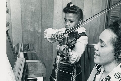 Moneta Sleet Jr - Courtesy Johnson Publishing Comp