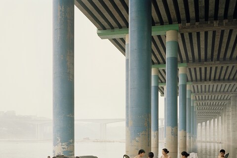 Nadav Kander, Chongqing IV (Sunday Picnic), Chongqing Munici