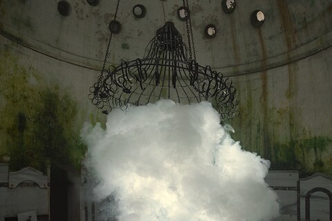 Berndnaut Smilde, Nimbus Cukurcuma Hamam I, 2012