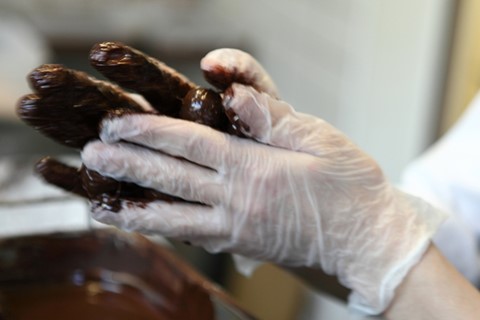 Making chocolate by hand at Melt