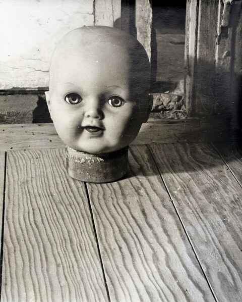 Kati Horna, La mu&#241;eca (The Doll), 1949
