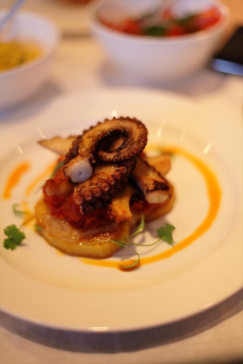 Octopus with potato and paprika