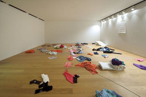 Lawrence Weiner, Homage to John Chamberlain