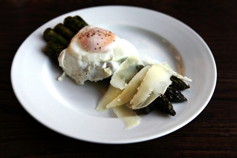 Asaparagus with Berkswell and Bantam egg at Beagle
