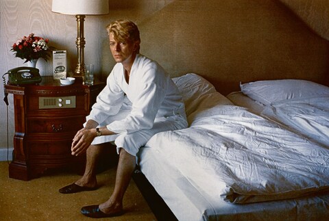 4_Helmut Newton, David Bowie, bedroom Kempinski Ho