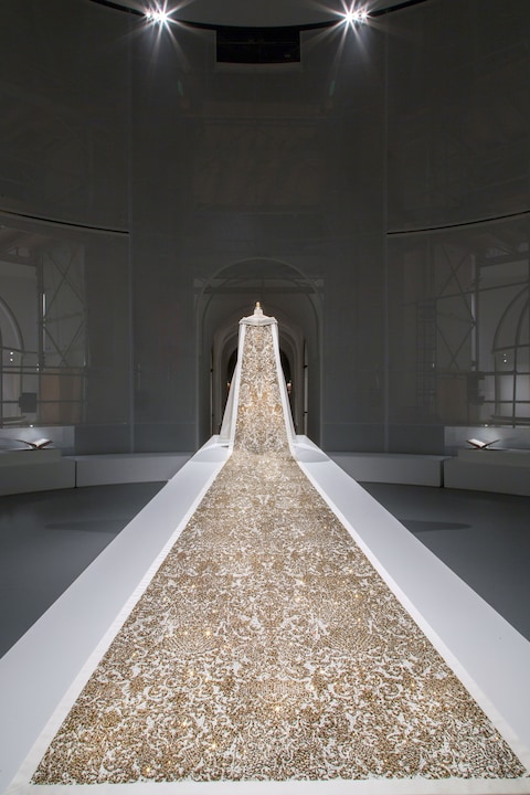 14.MxM,CaseStudy,ChanelWeddingEnsemble