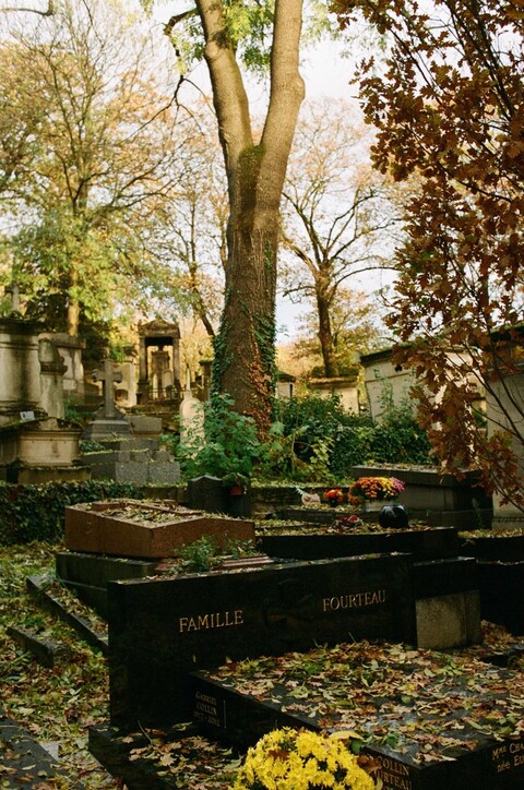 9.-Père-Lachaise-Cemetery-the-day-after-the-elect