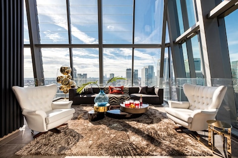 DANIEL_HOPWOOD_DOLLAR_BAY_CANARY_WHARF_ARMCHAIR