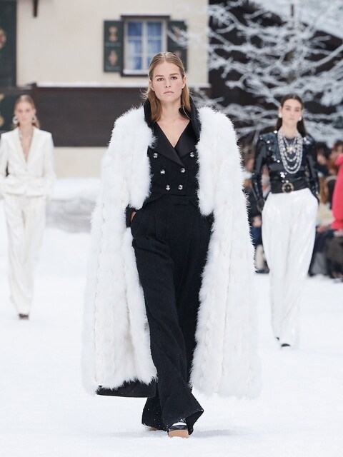Chanel aw19 ski resort alpine karl lagerfeld