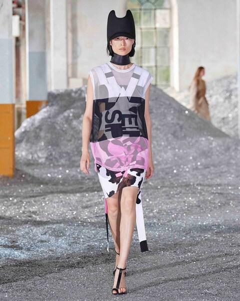 Burberry Spring_Summer 2022 Womenswear Presentatio