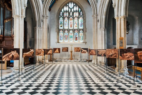 orfeo-tagiuri-the-stations-of-the-cross-installati