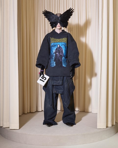 BALENCIAGA 53RD COUTURE LOOK 15 FRONT_LAURI