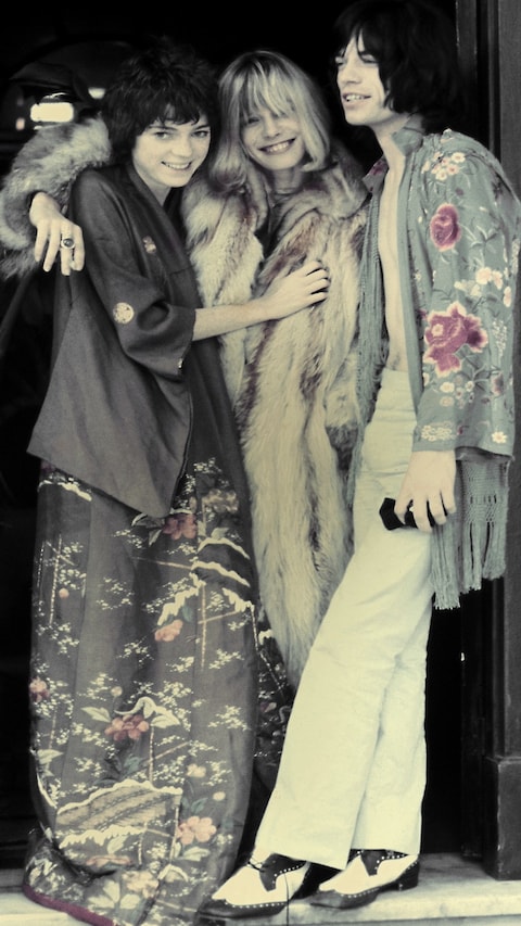 On the Set of Performance by Andrew Maclear