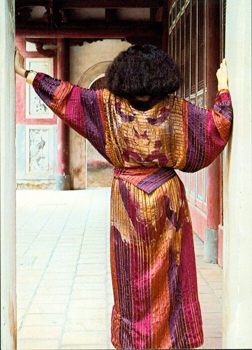 12L.MarianWearingFlorentineDress-V&A-1980-1
