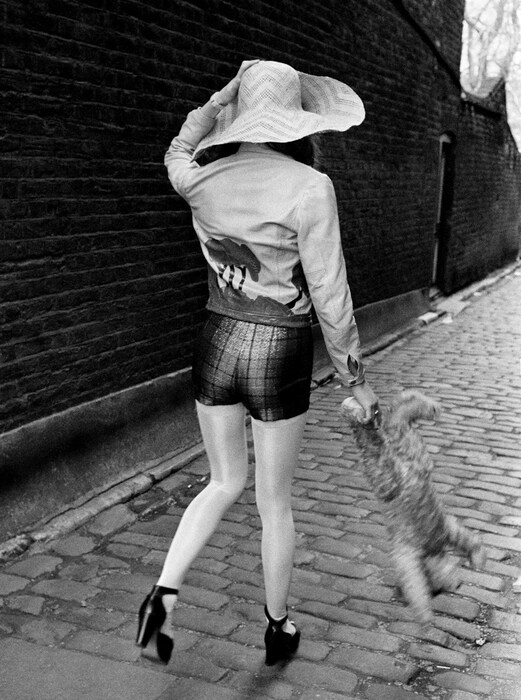 28 UK Kings Road Chelsea Hot Pants 1970V1_Crop