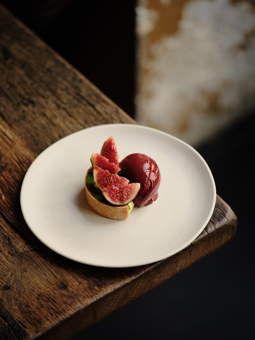 Fig leaves tart, figue, blackcurrant sorbet and pu