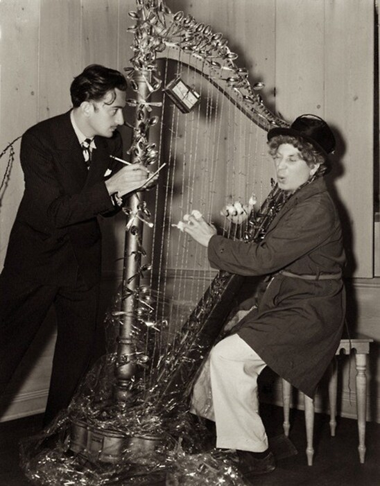 Salvador Dalí sketches Harpo Marx, 1937