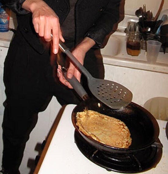 Iekeline making her pancake