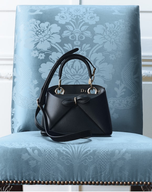 AnOther Loves: A Bag with Distinct Architecture