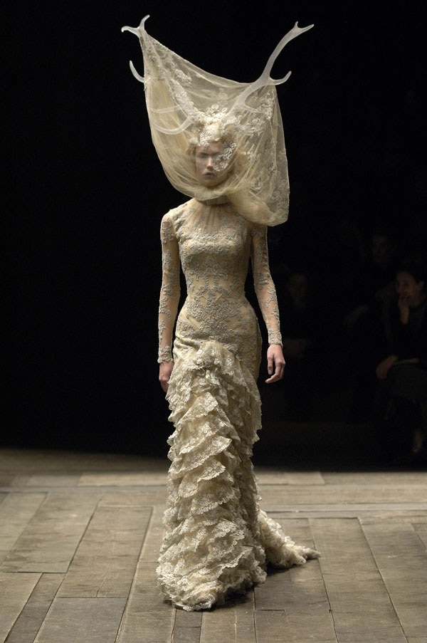Alexander McQueen, Widows of Culloden, autumn/winter 2006-20